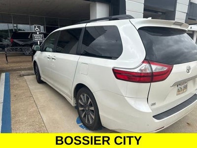 2018 Toyota Sienna XLE Auto Access Seat