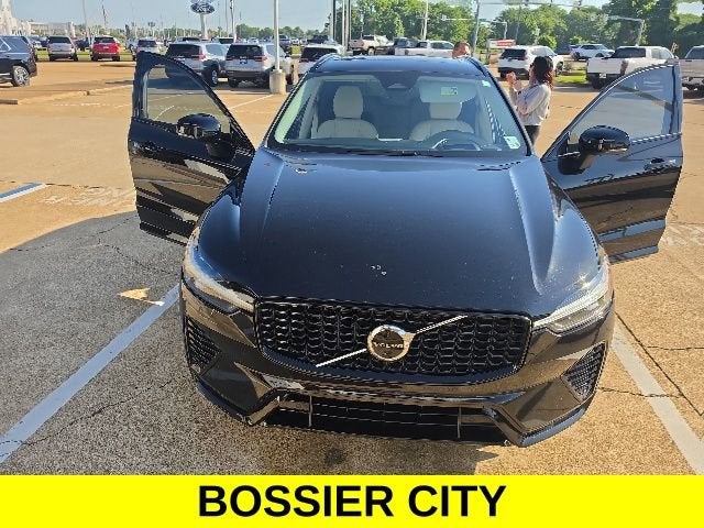2023 Volvo XC60 B5 Ultimate Dark Theme