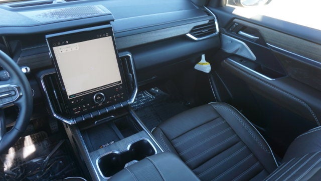 2026 GMC Acadia Denali Ultimate - Photo 26