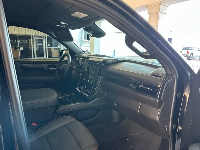 2025 GMC Yukon XL AT4