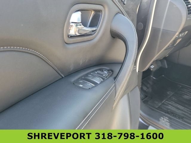 2023 INFINITI QX80 LUXE