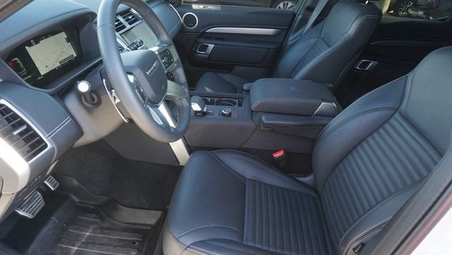 2024 Land Rover Discovery P300 Dynamic SE