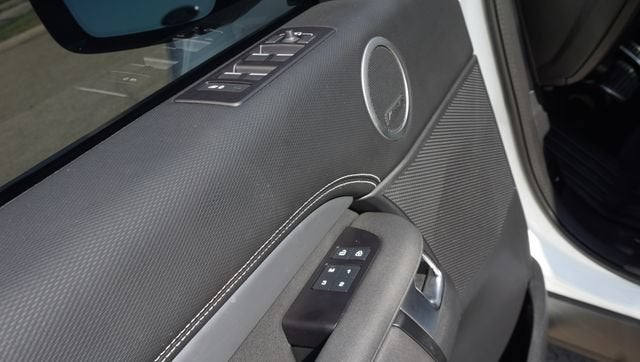 2024 Land Rover Discovery P300 Dynamic SE