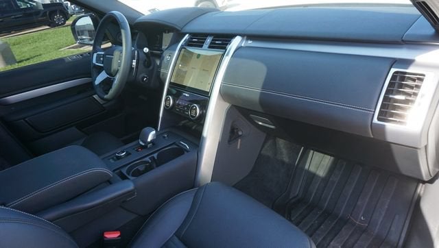 2024 Land Rover Discovery P300 Dynamic SE
