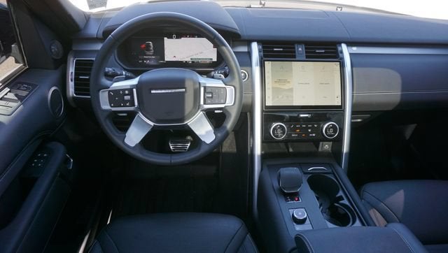 2024 Land Rover Discovery P300 Dynamic SE