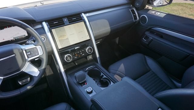 2024 Land Rover Discovery P300 Dynamic SE