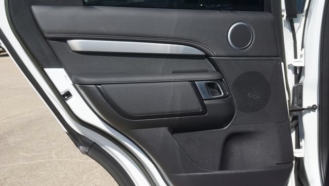 2024 Land Rover Discovery P300 Dynamic SE