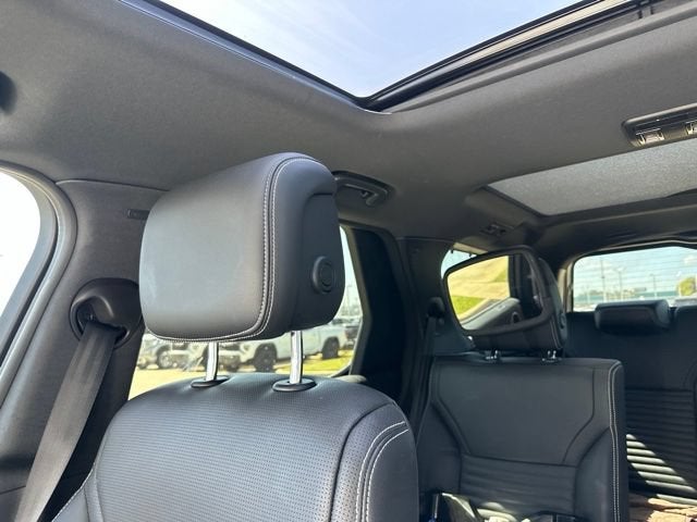 2024 Land Rover Discovery P300 Dynamic SE
